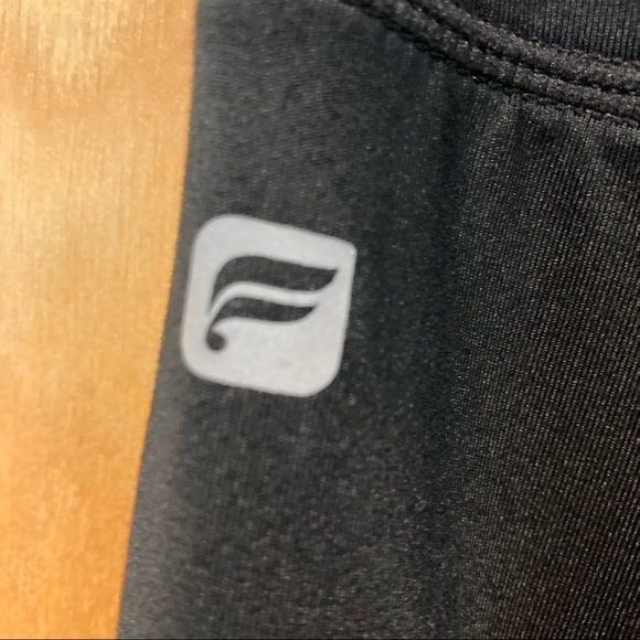 FABLETICS Sz M Jersey Knit Crop Capri Pleated  Front Athletic Pants - Picture 3 of 5